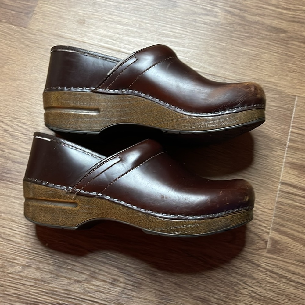 Dansko size 38 professional espresso brown Full Grain leather Clog